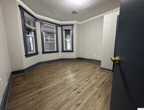 107 Wilkinson Ave, Unit 2 in Jersey City, NJ - Building Photo - Building Photo