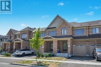 49 Bayardo Dr in Oshawa, ON - Building Photo - Building Photo