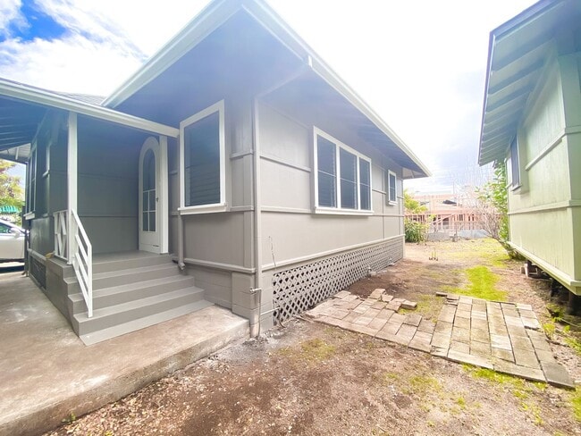 1911 Bingham St in Honolulu, HI - Foto de edificio - Building Photo