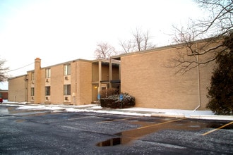 Eagle Pointe Apartments in St. Clair Shores, MI - Building Photo - Building Photo