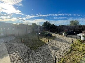 160 Calle Querido in San Marcos, CA - Building Photo - Building Photo