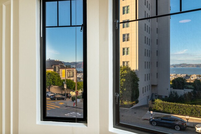 2275 Broadway in San Francisco, CA - Foto de edificio - Building Photo