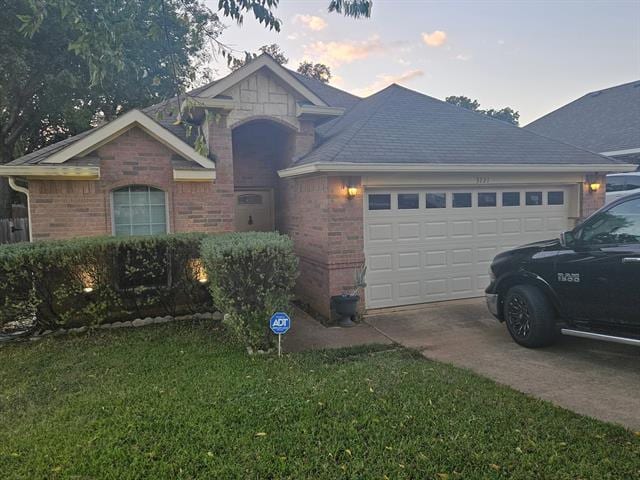 property at 3721 Oak St