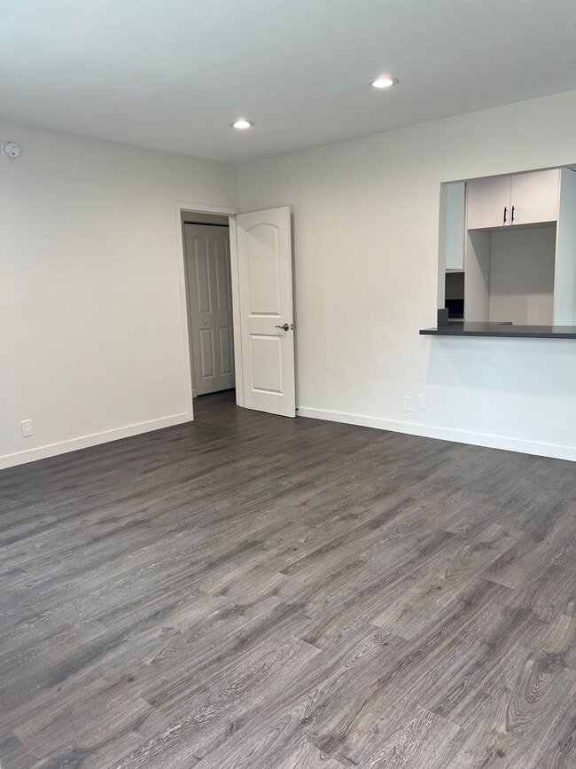property at 2914-2916 Gleneden St