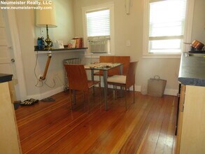 95 Frederick Ave, Unit 1 in Medford, MA - Foto de edificio - Building Photo