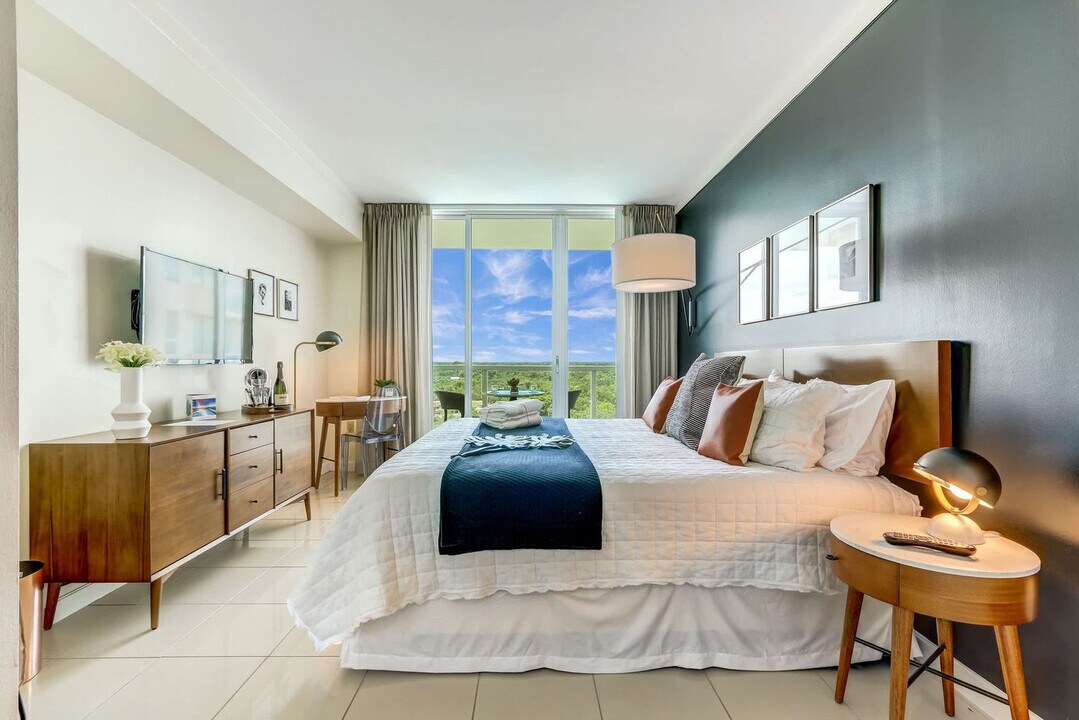 2889 McFarlane Rd in Miami, FL - Building Photo