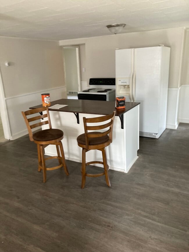 property at 2104 Calumet Dr