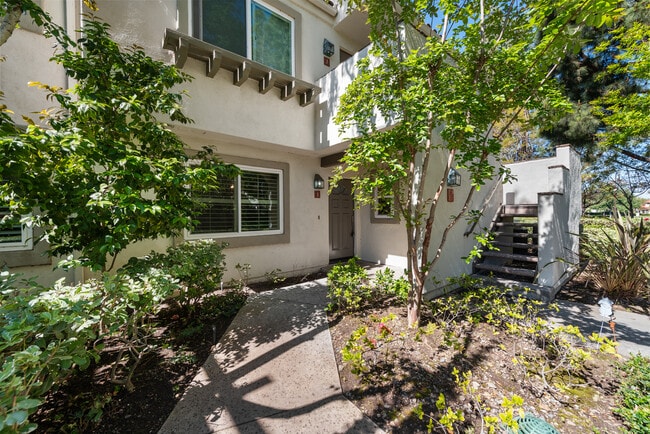 1 Brisa Del Lago in Rancho Santa Margarita, CA - Building Photo - Building Photo