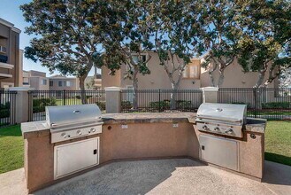Villa Siena in Costa Mesa, CA - Foto de edificio - Building Photo