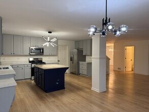 1015 Bayhill Ln in Shorewood, IL - Building Photo - Building Photo