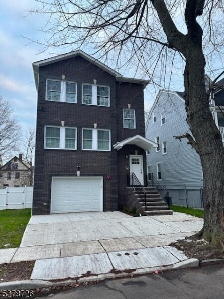 68 N 15th St in East Orange, NJ - Building Photo