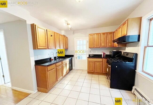 40 Plymouth St, Unit 2 in Cambridge, MA - Building Photo - Building Photo