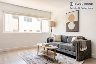 4444 Hazeltine Ave in Los Angeles, CA - Building Photo
