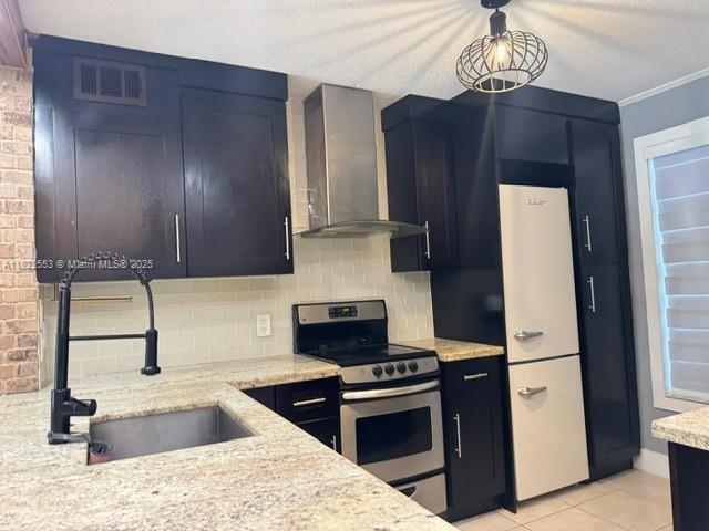 204 Lake Pointe Dr in Oakland Park, FL - Building Photo - Building Photo