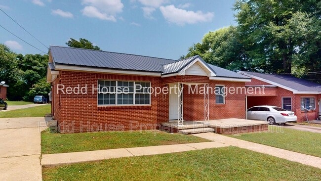 property at 618 N Rawls St