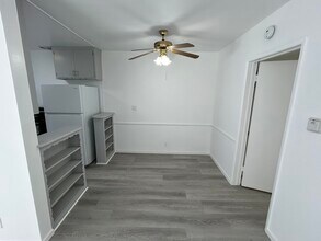 1010 N Stanley Ave, Unit 7 in West Hollywood, CA - Building Photo - Building Photo