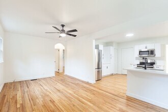 882 Oakland Dr SW in Atlanta, GA - Building Photo - Building Photo