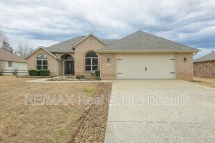 57 Taylor Dr in Bella Vista, AR - Building Photo