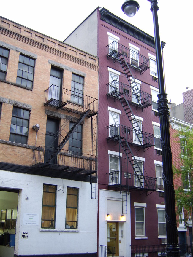 104 Perry St in New York, NY - Building Photo - Building Photo