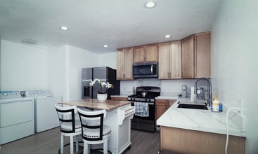 730 Sunset Pky, Unit ADU in Novato, CA - Building Photo - Building Photo