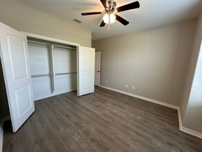 2664 Barbee Rd in Whitehouse, TX - Foto de edificio - Building Photo