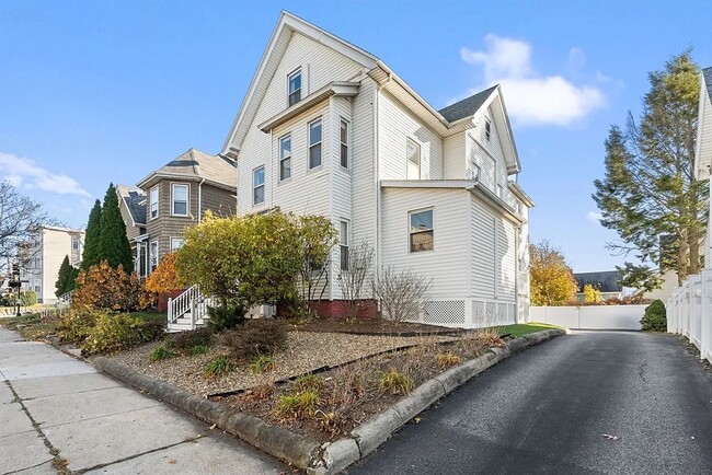 100 Medford St, Unit 1R