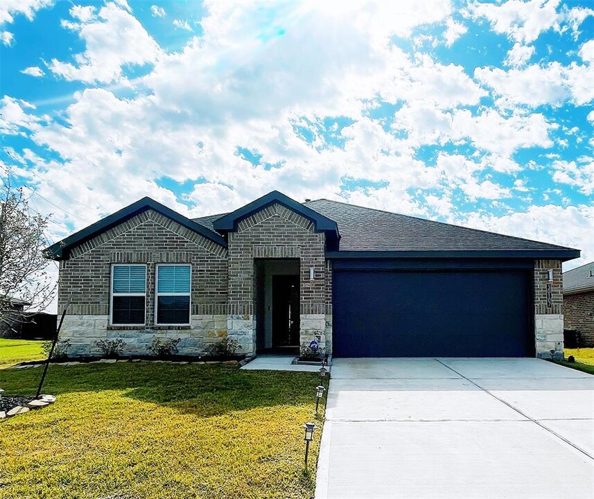 30107 Reagans Rnch Dr in Brookshire, TX - Building Photo