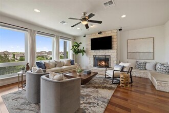 10709 Pointe View Dr in Austin, TX - Building Photo - Building Photo