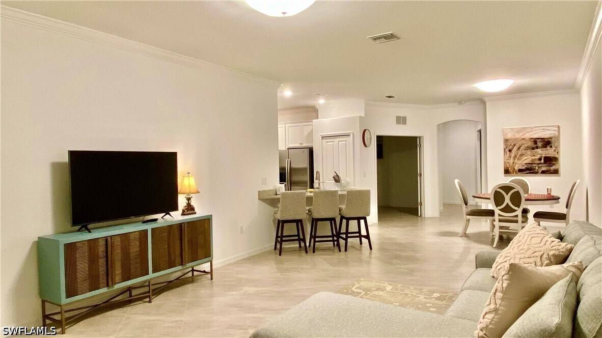 2066 Tamarron Ln in Naples, FL - Building Photo