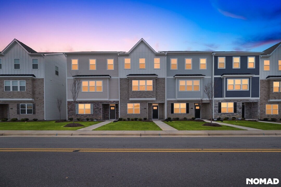 815 Washington St in Fuquay Varina, NC - Foto de edificio