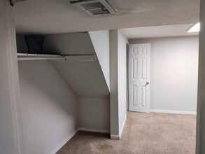 96 N Terrace Pl, Unit Lower Level in Valley Stream, NY - Building Photo - Building Photo