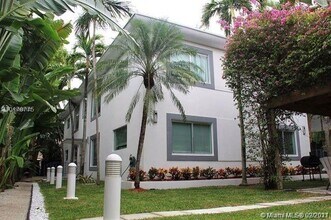 1198 Marseille Dr-Unit -4 in Miami Beach, FL - Building Photo - Building Photo