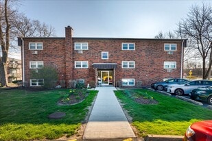 5740 East Ave in Countryside, IL - Building Photo