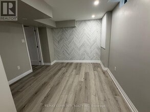 24 Mayflower St in Whitby, ON - Building Photo - Building Photo