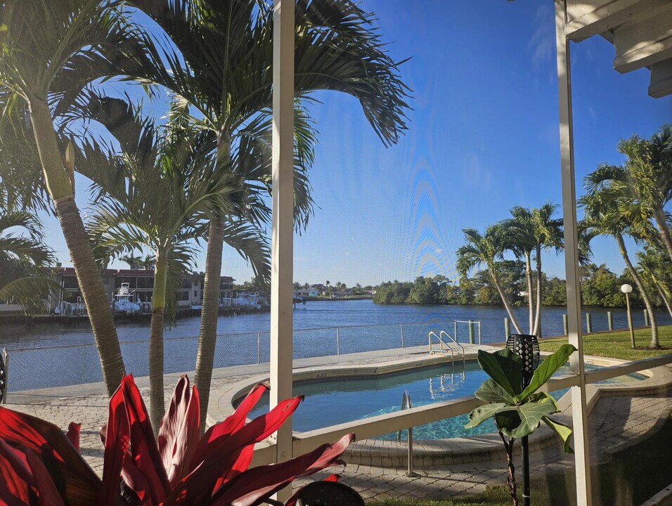 630 Southwind Cir in North Palm Beach, FL - Building Photo