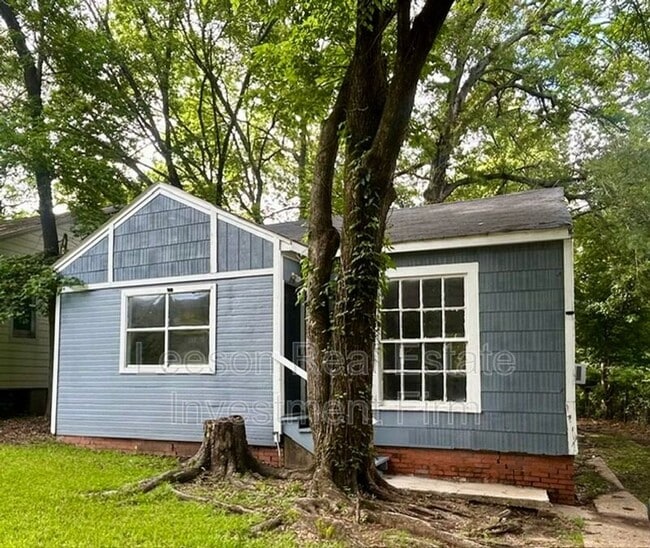 property at 3407 Lillian St