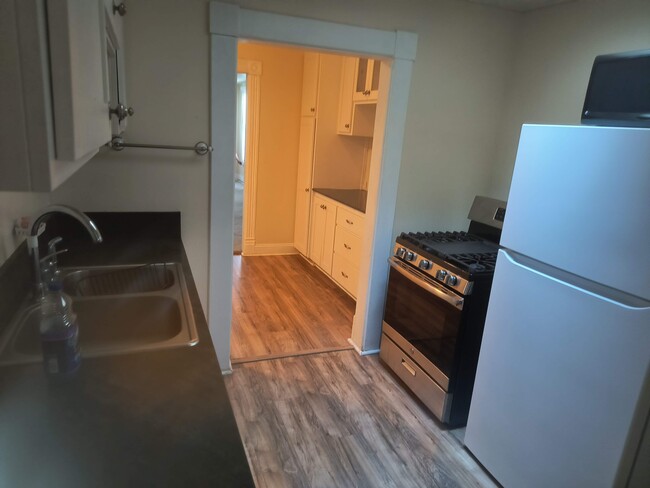 631 Canal St, Unit Apt 3