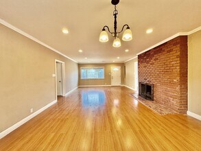 3801 Pacific Blvd in San Mateo, CA - Building Photo - Building Photo