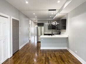 1015 N Lawndale Ave in Chicago, IL - Building Photo - Building Photo