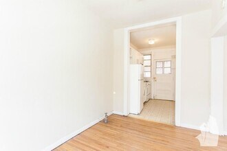 631 W Barry Ave, Unit 2BD in Chicago, IL - Building Photo - Building Photo
