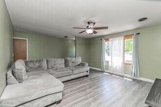 403 Shetland Cir in Ogden, KS - Building Photo - Building Photo