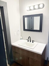 207 W McMicken Ave, Unit 2 in Cincinnati, OH - Foto de edificio - Building Photo