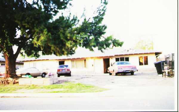 8293-8297 Chantry Ave in Fontana, CA - Building Photo - Building Photo