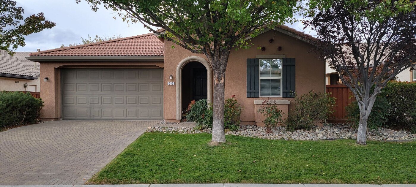 355 Stradella Way in Reno, NV - Building Photo