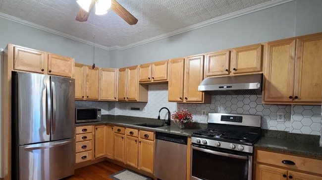49 Temple St, Unit 1 in Somerville, MA - Foto de edificio - Building Photo
