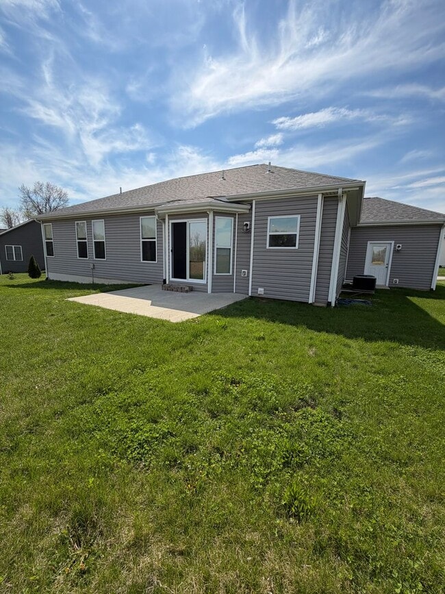 1204 Yeats Ct in O'Fallon, IL - Building Photo - Building Photo