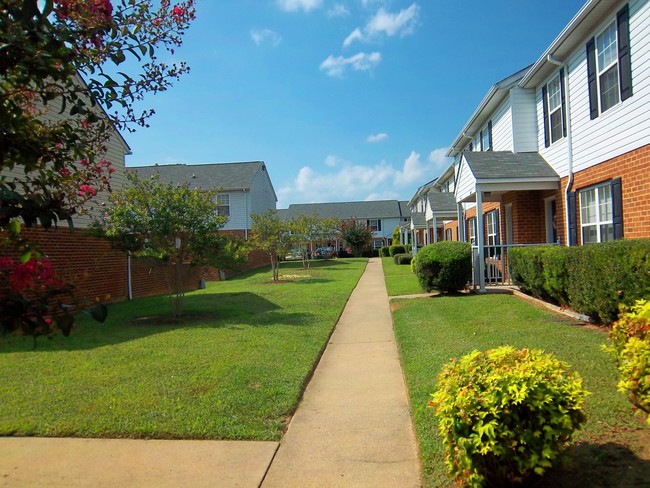 Jouett Square Townhomes in Louisa, VA - Building Photo - Building Photo