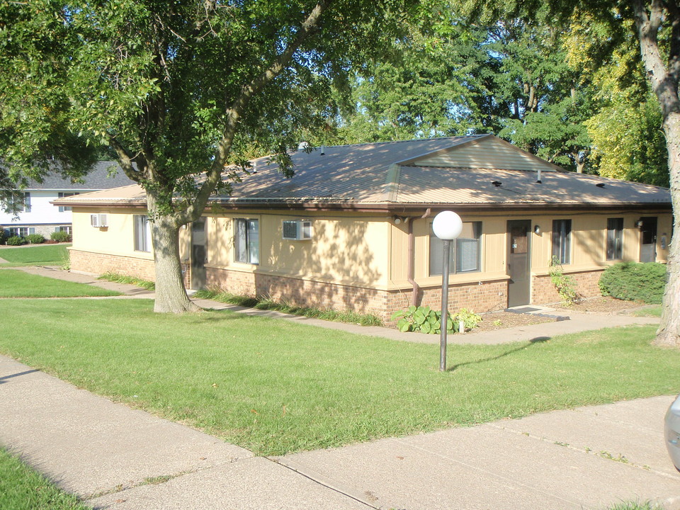 Riverview in Le Claire, IA - Building Photo