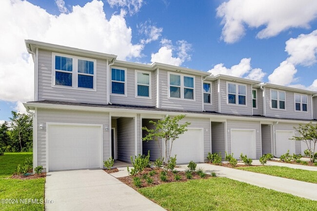 577 Holly Lakes Dr in Orange Park, FL - Building Photo - Building Photo