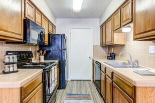 ReNew Holiday Hill® in Midland, TX - Building Photo